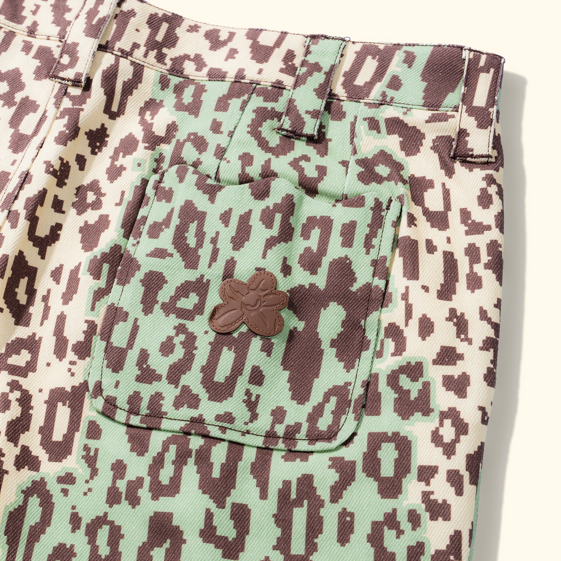 Fleur Camo Shorts Cream - Image 3